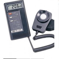 泰仕TES-1330A / TES-1332A /  TES-1334A 数字式照度计