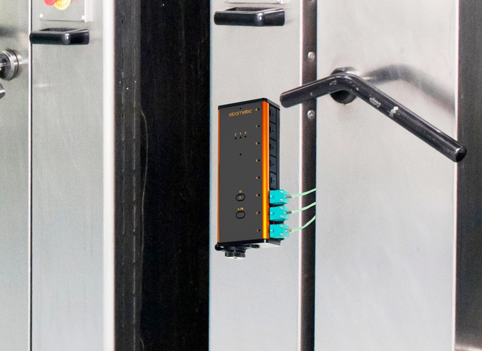 Elcometer-215-Oven-Temperature-Profiling-System-Outside-Oven